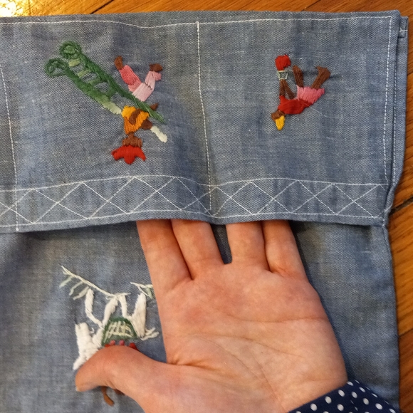 Haitian Embroidered Children's lightweight shirt - Picture 3 of 10